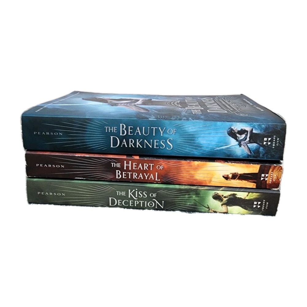 Mary Pearson The Remnant Chronicles 1-3 Kiss of Deception, Betrayal, Darkness